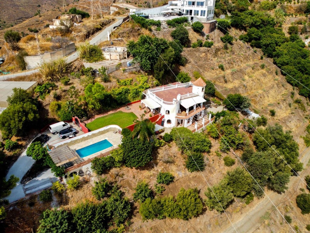 4 soveværelse Villa til salg i Nerja med swimmingpool - € 1.050.000 (Ref: 9193629)