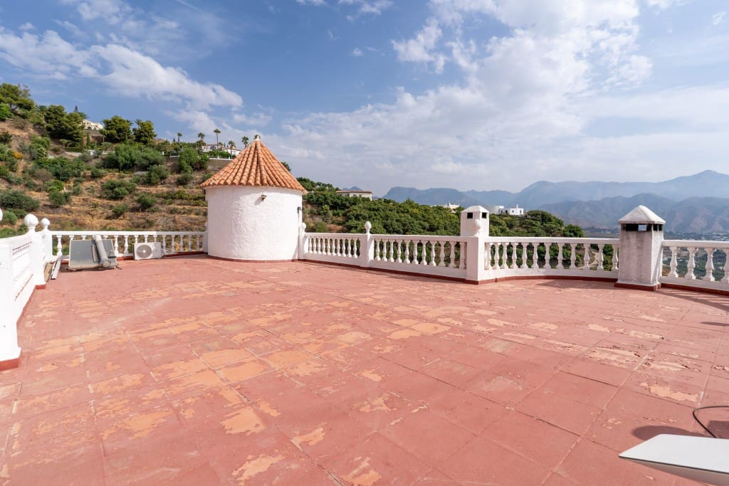 4 soveværelse Villa til salg i Nerja med swimmingpool - € 1.050.000 (Ref: 9193629)