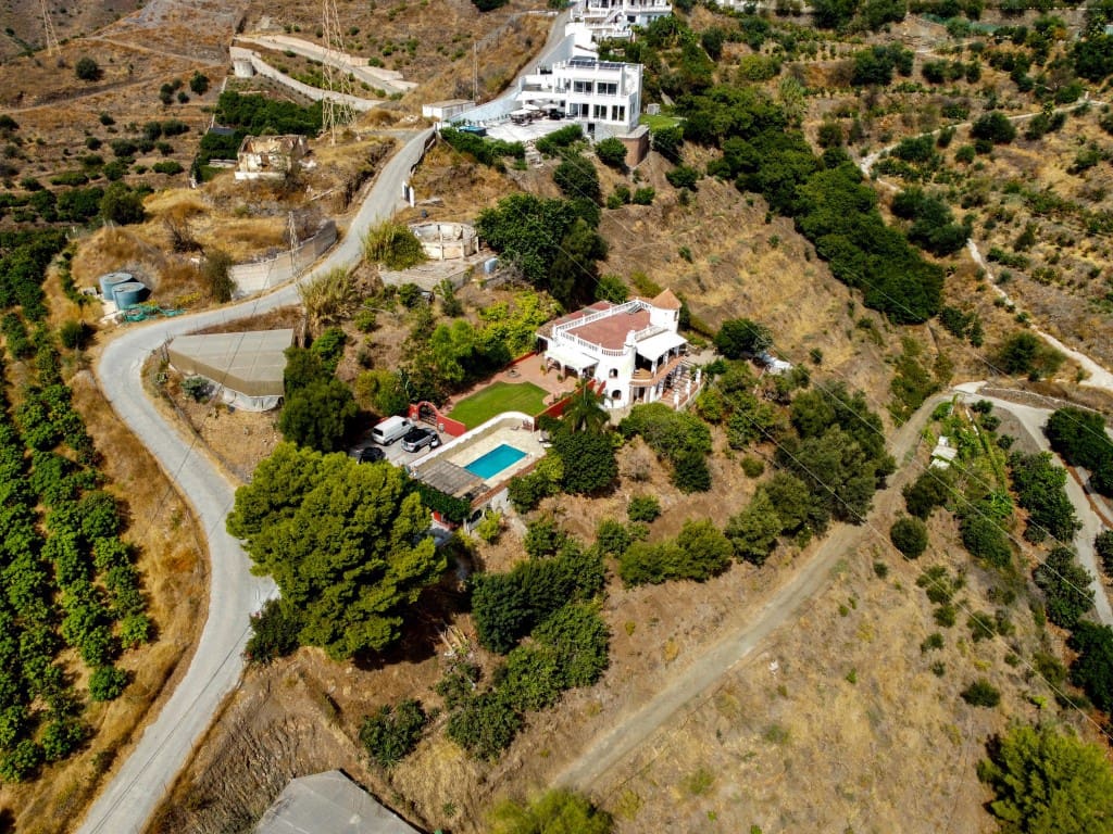 4 soveværelse Villa til salg i Nerja med swimmingpool - € 1.050.000 (Ref: 9193629)