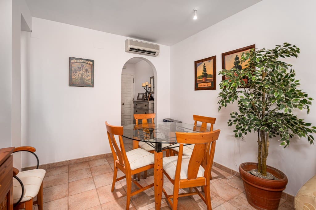 2 bedroom Apartment for sale in Nerja with pool - € 275,000 (Ref: 9193631)