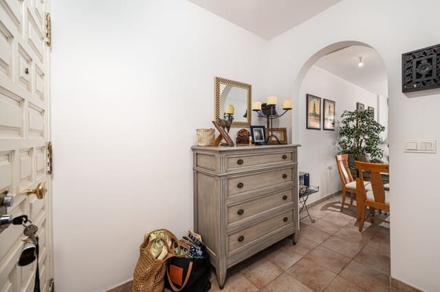 2 sovrum Lägenhet till salu i Nerja med pool - 275 000 € (Ref: 9193631)