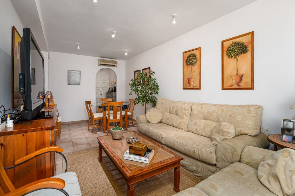 2 bedroom Apartment for sale in Nerja with pool - € 275,000 (Ref: 9193631)