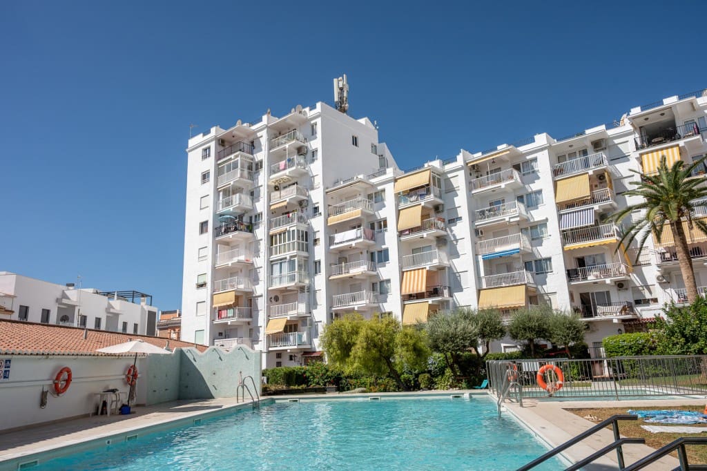 2 bedroom Apartment for sale in Nerja with pool - € 275,000 (Ref: 9193631)