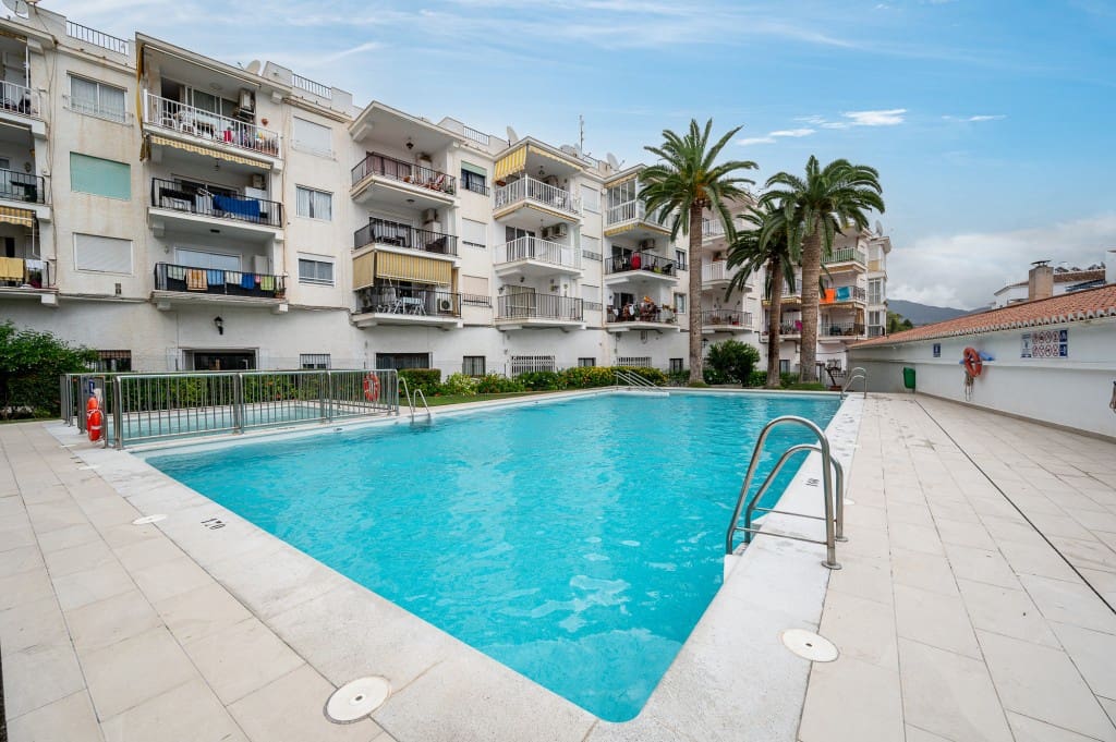 2 bedroom Apartment for sale in Nerja with pool - € 275,000 (Ref: 9193631)