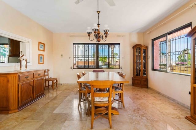 5 soveværelse Villa til salg i Cabo Roig, Orihuela med swimmingpool garage - € 770.000 (Ref: 9193632)