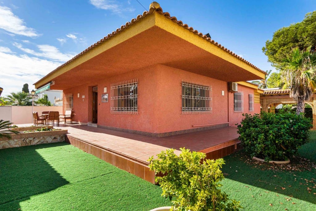 5 soverom Villa til salgs i Cabo Roig med svømmebasseng garasje - € 770 000 (Ref: 9193632)
