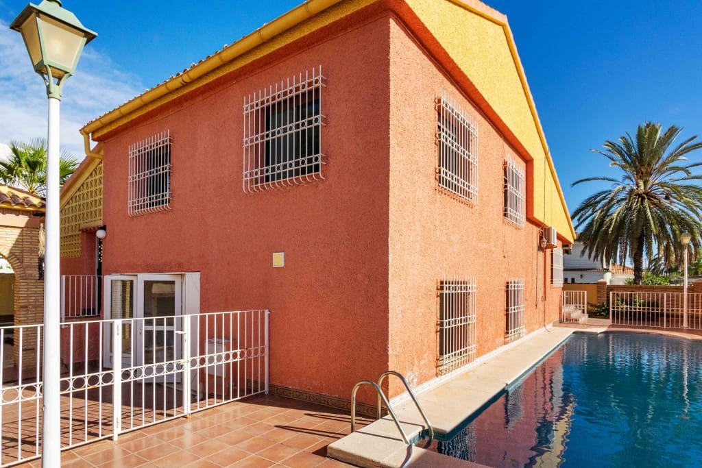 5 soverom Villa til salgs i Cabo Roig med svømmebasseng garasje - € 770 000 (Ref: 9193632)