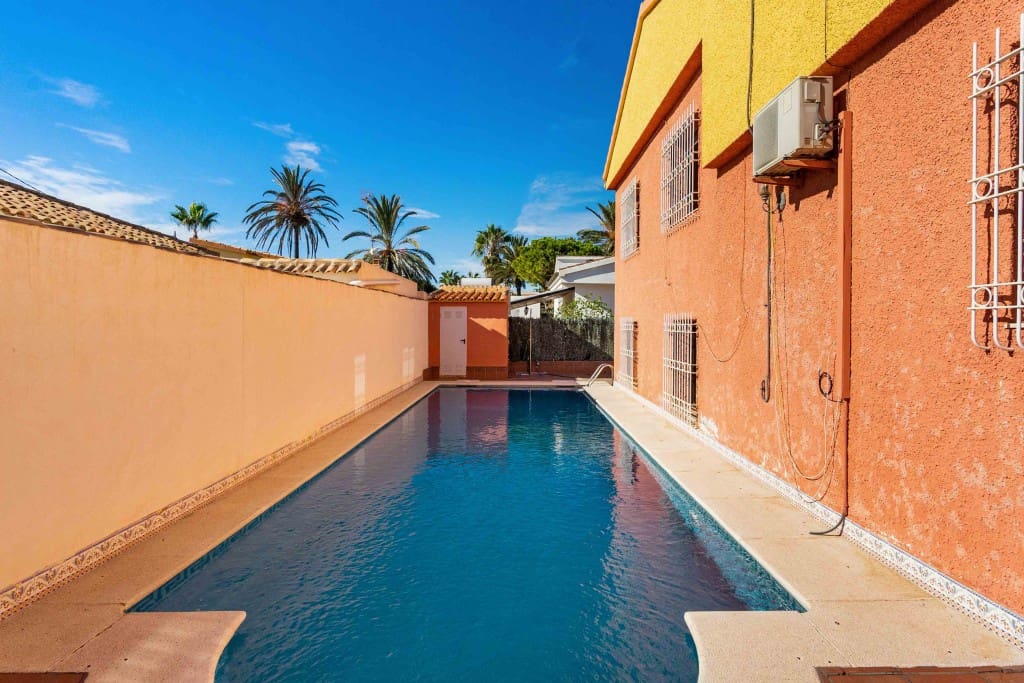 5 soverom Villa til salgs i Cabo Roig med svømmebasseng garasje - € 770 000 (Ref: 9193632)