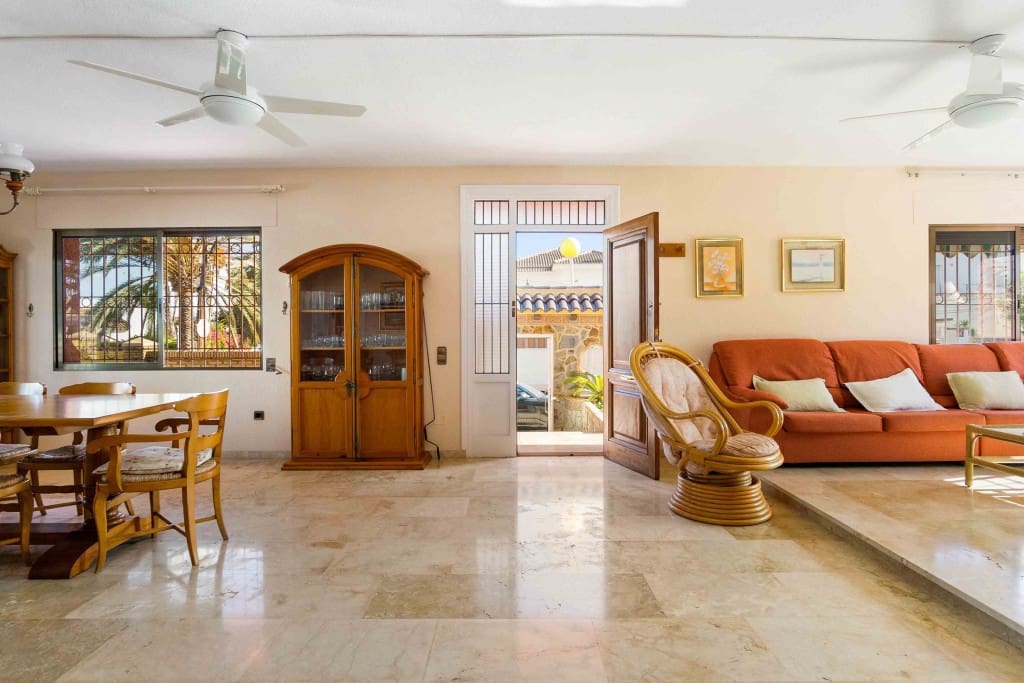 5 soverom Villa til salgs i Cabo Roig med svømmebasseng garasje - € 770 000 (Ref: 9193632)