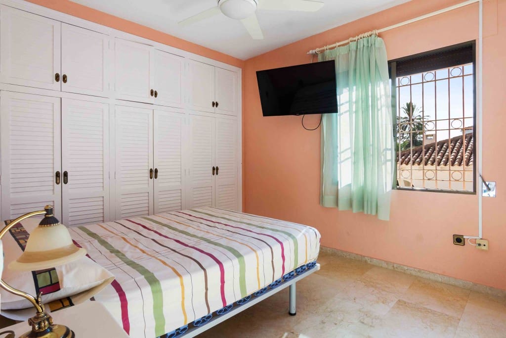 5 soverom Villa til salgs i Cabo Roig med svømmebasseng garasje - € 770 000 (Ref: 9193632)