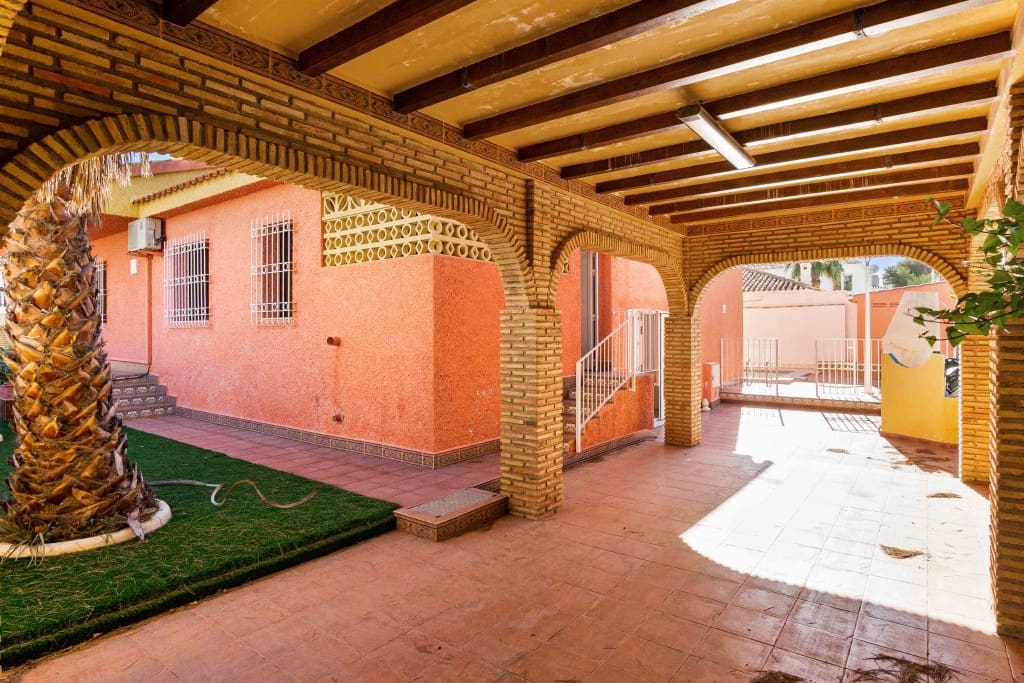 5 soverom Villa til salgs i Cabo Roig med svømmebasseng garasje - € 770 000 (Ref: 9193632)