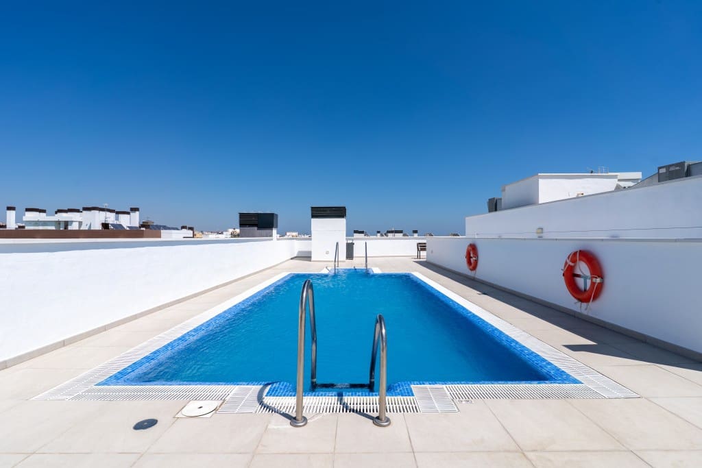 2 soveværelse Lejlighed til salg i Estepona med swimmingpool garage - € 389.000 (Ref: 9193655)