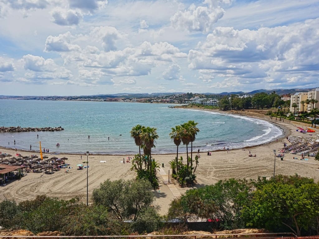 Apartamento de 2 habitaciones en Estepona en venta con piscina garaje - 389.000 € (Ref: 9193655)