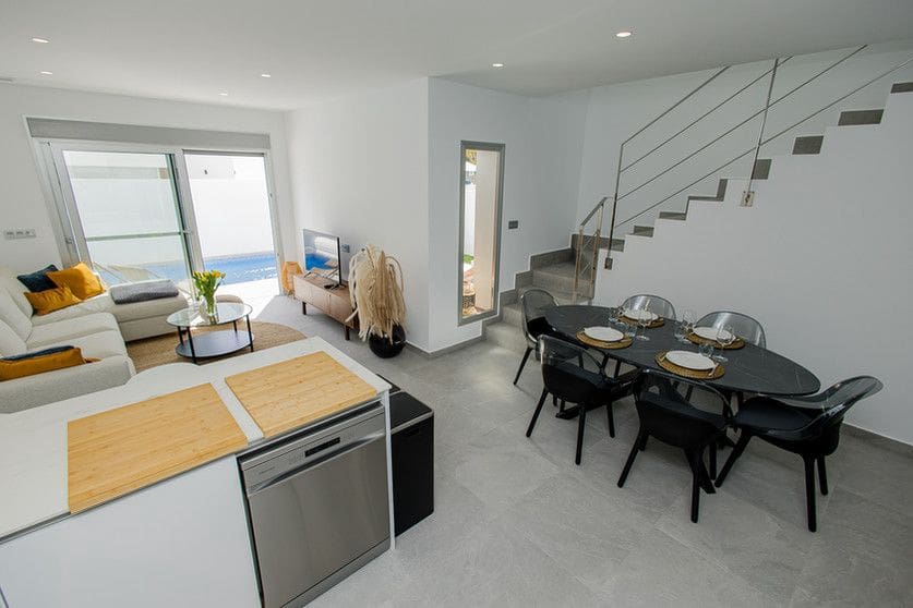 3 bedroom Villa for sale in Rojales with pool - € 345,000 (Ref: 9193658)