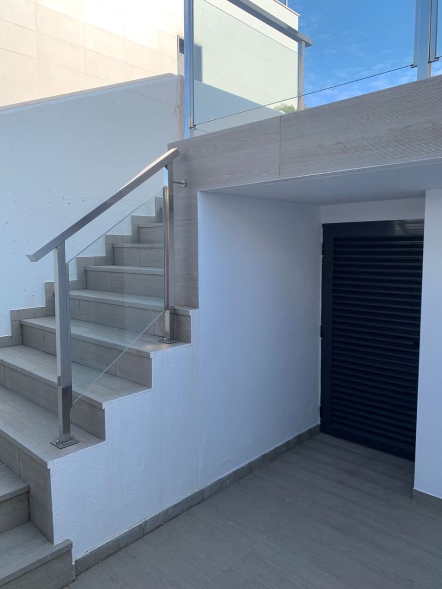 Chalet de 4 habitaciones en Campoamor en venta con piscina - 899.000 € (Ref: 9193664)