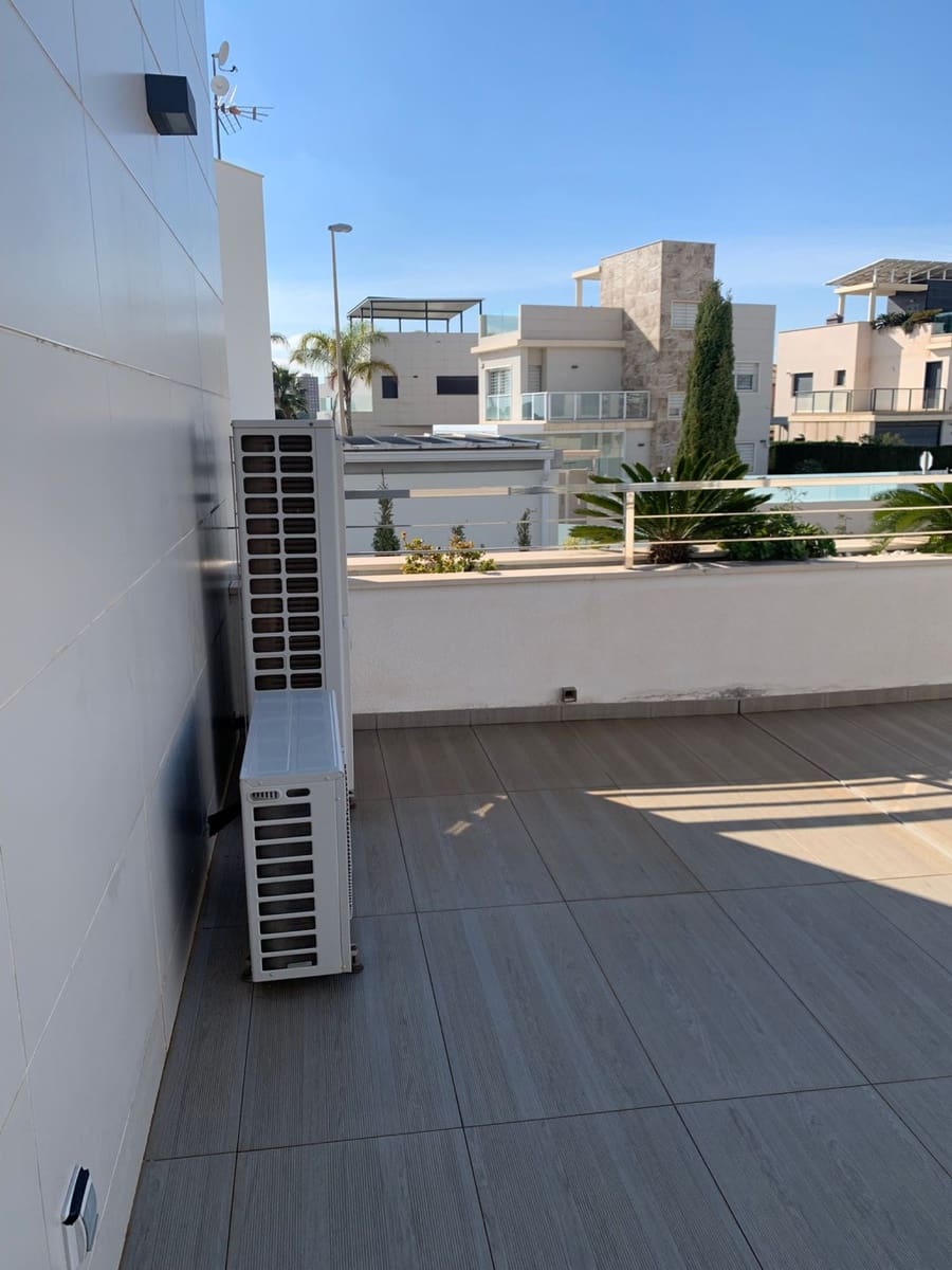 Chalet de 4 habitaciones en Campoamor en venta con piscina - 899.000 € (Ref: 9193664)