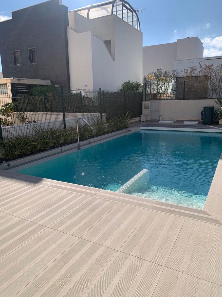 Chalet de 4 habitaciones en Campoamor en venta con piscina - 899.000 € (Ref: 9193664)