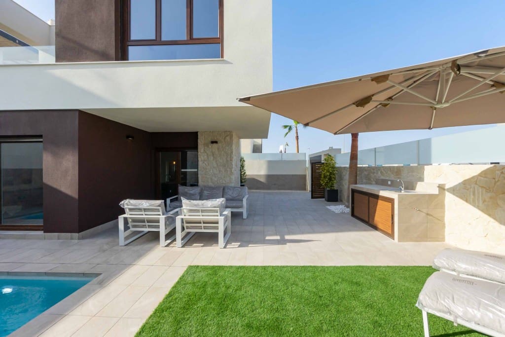 3 bedroom Villa for sale in Rojales with pool - € 629,000 (Ref: 9193665)