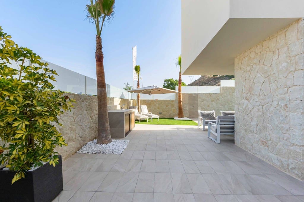 3 bedroom Villa for sale in Rojales with pool - € 629,000 (Ref: 9193665)