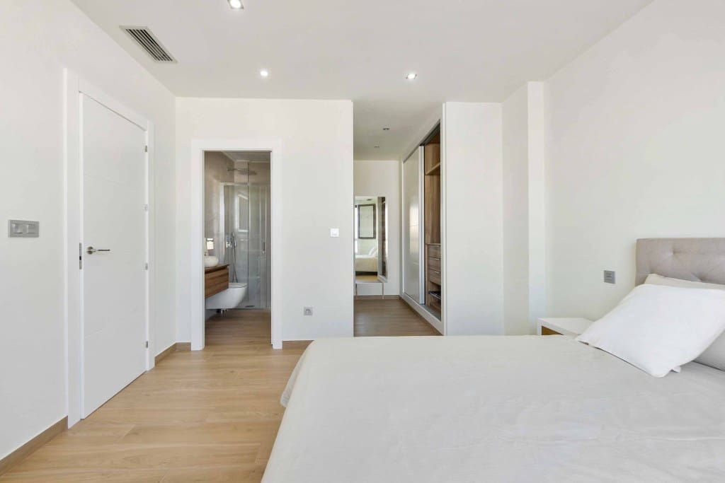 3 bedroom Villa for sale in Rojales with pool - € 629,000 (Ref: 9193665)