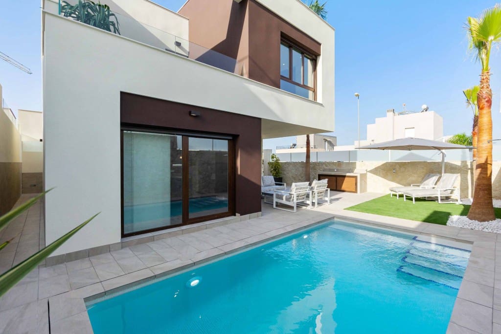 3 bedroom Villa for sale in Rojales with pool - € 629,000 (Ref: 9193665)
