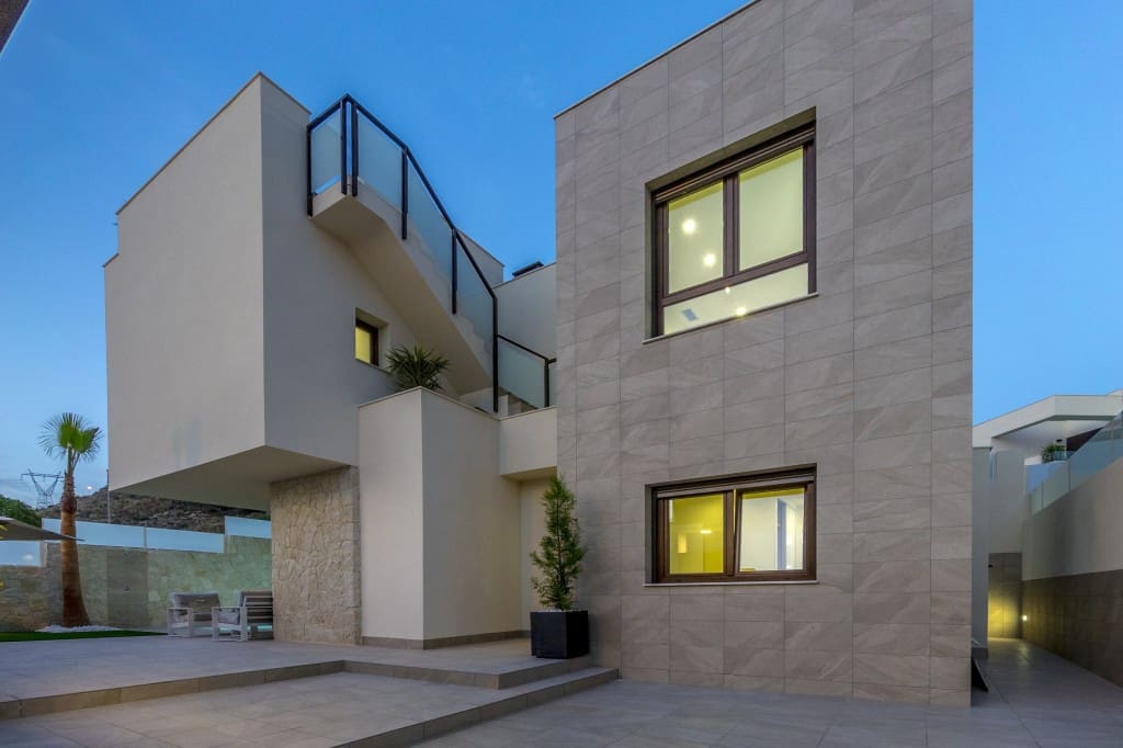 3 bedroom Villa for sale in Rojales with pool - € 629,000 (Ref: 9193665)