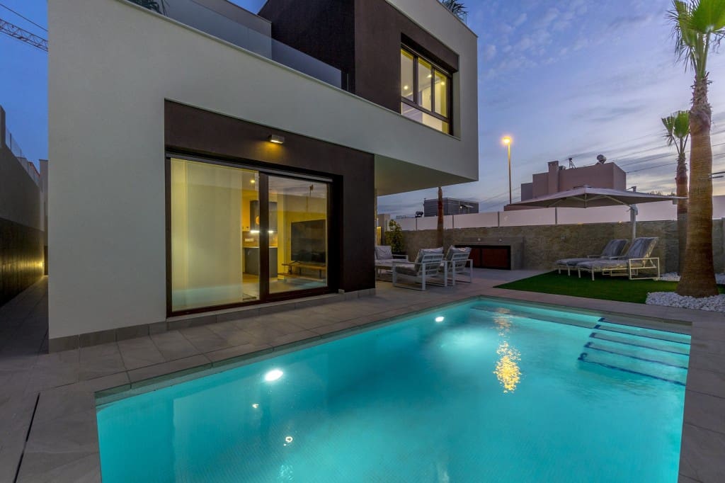 3 bedroom Villa for sale in Rojales with pool - € 629,000 (Ref: 9193665)