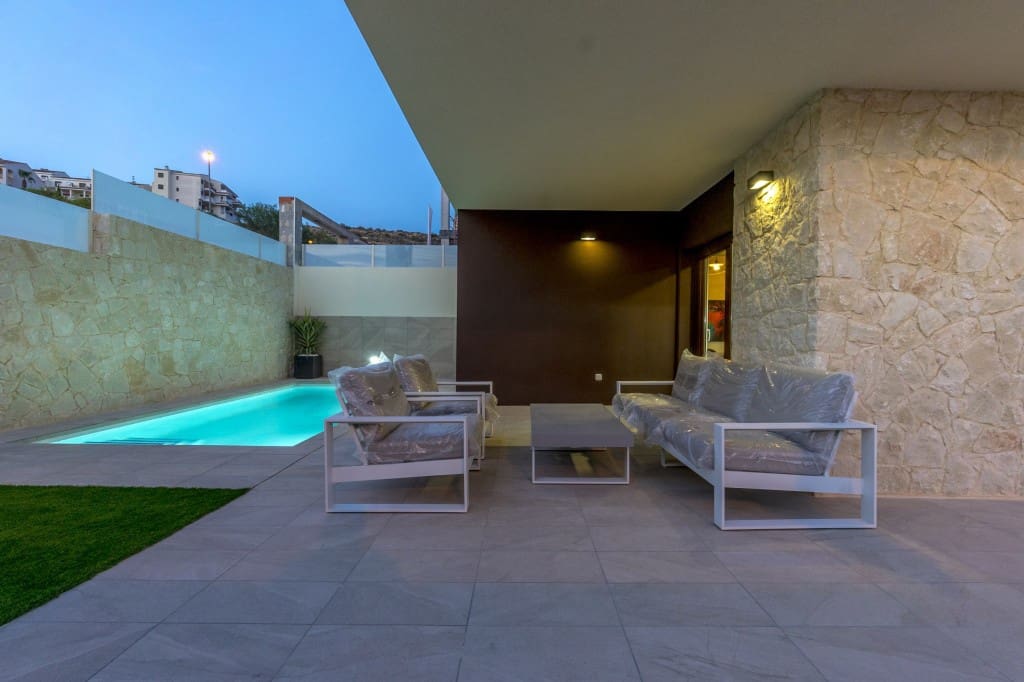 3 bedroom Villa for sale in Rojales with pool - € 629,000 (Ref: 9193665)