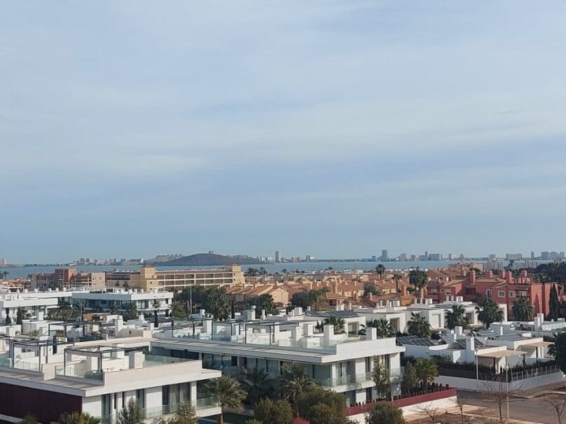 3 sypialnia Penthouse na sprzedaż w La Manga del Mar Menor z basenem garażem - 595 000 € (Ref: 9195444)