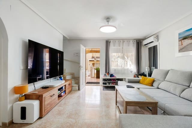 4 soverom Kjedet enebolig til salgs i Playa Flamenca, Orihuela med svømmebasseng - € 269 500 (Ref: 9202342)