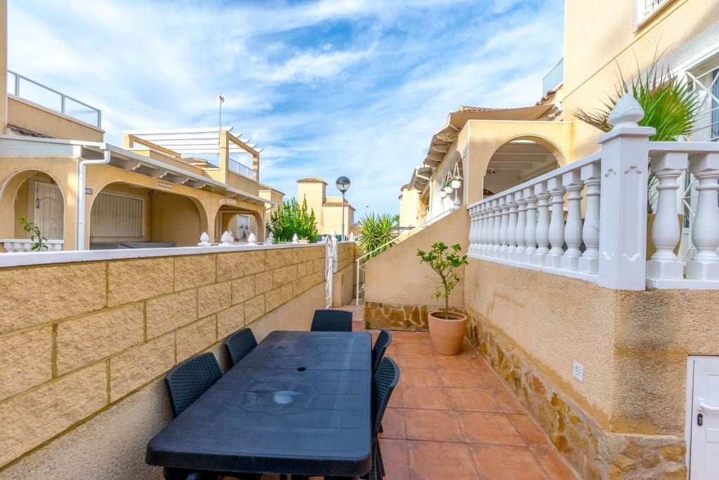 4 sypialnia Dom blizniak na sprzedaż w Playa Flamenca z basenem - 269 500 € (Ref: 9202342)