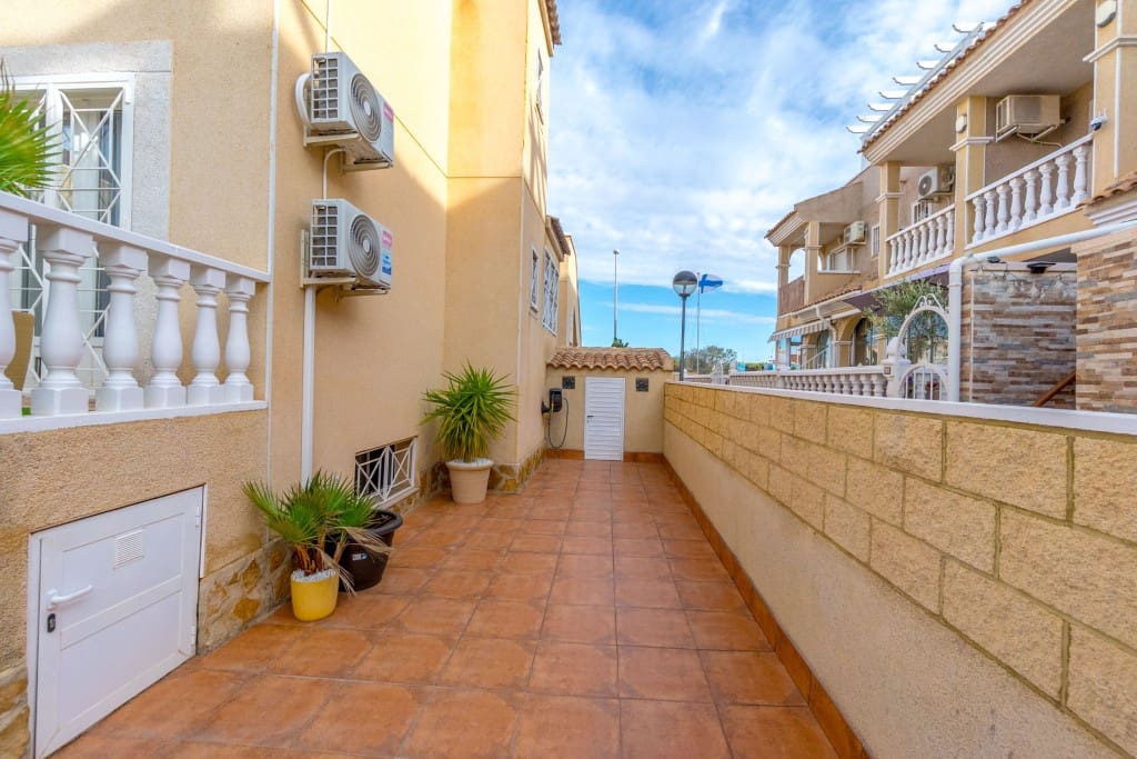 4 sypialnia Dom blizniak na sprzedaż w Playa Flamenca z basenem - 269 500 € (Ref: 9202342)