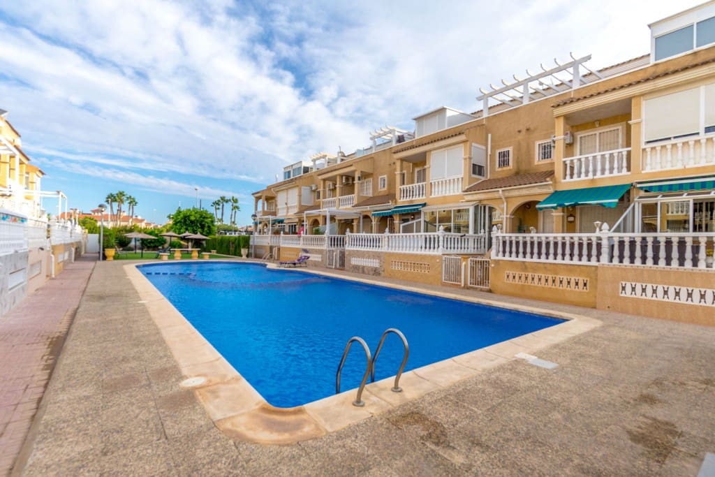 4 sypialnia Dom blizniak na sprzedaż w Playa Flamenca z basenem - 269 500 € (Ref: 9202342)