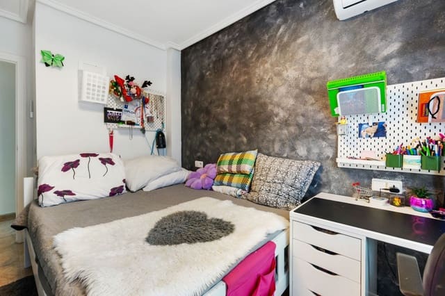 4 soverom Kjedet enebolig til salgs i Playa Flamenca, Orihuela med svømmebasseng - € 269 500 (Ref: 9202342)