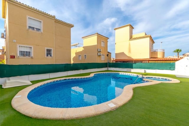 4 soverom Kjedet enebolig til salgs i Playa Flamenca, Orihuela med svømmebasseng - € 269 500 (Ref: 9202342)