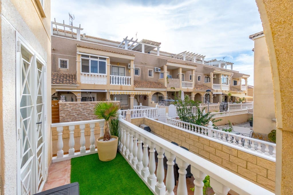 4 sypialnia Dom blizniak na sprzedaż w Playa Flamenca z basenem - 269 500 € (Ref: 9202342)