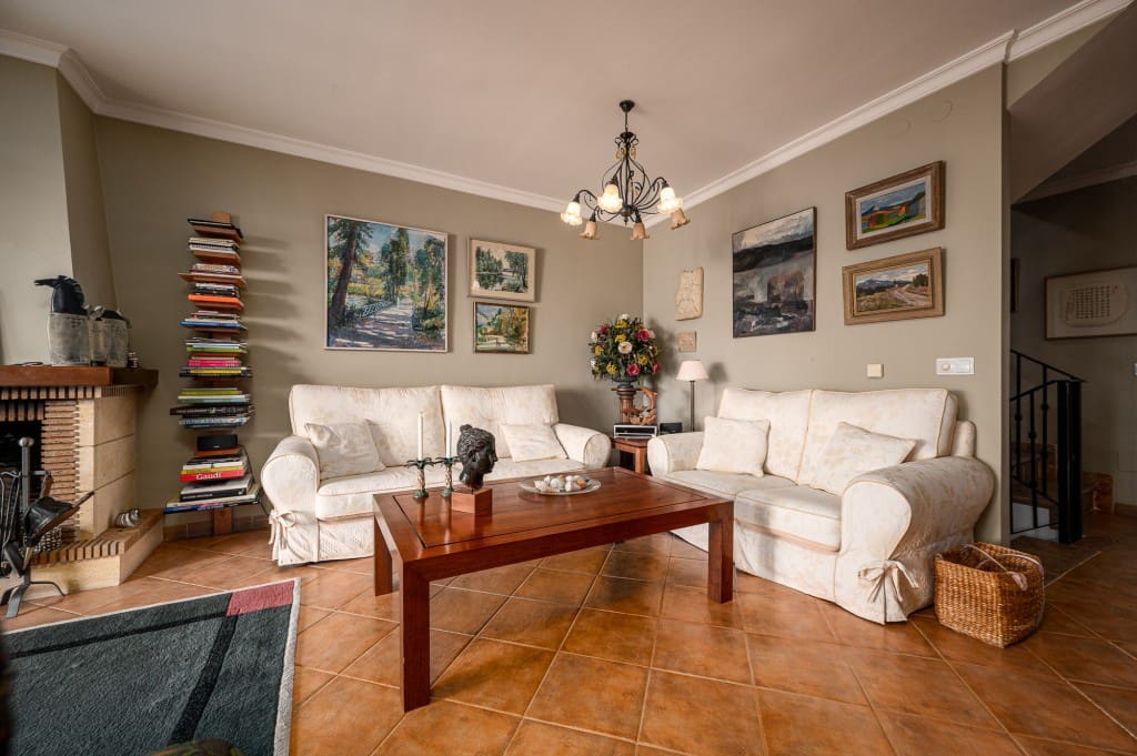 3 sovrum Hus till salu i Torre del Mar med pool garage - 540 000 € (Ref: 9204382)