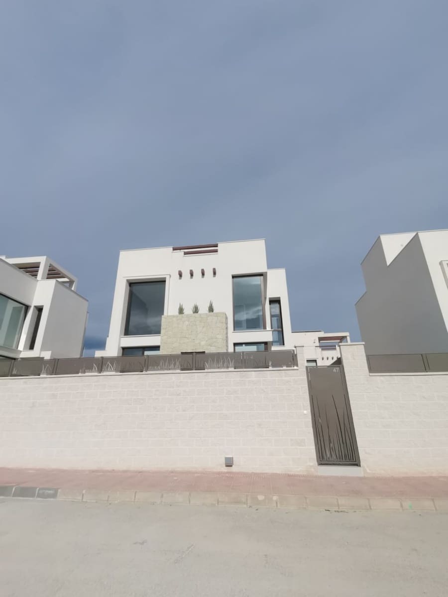 3 makuuhuone Huvila myytävänä paikassa Ciudad Quesada mukana uima-altaan - 579 000 € (Ref: 9204386)