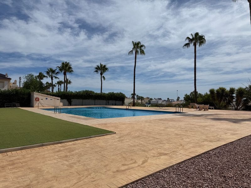3 quarto Moradia para venda em Villamartin com piscina - 379 000 € (Ref: 9204387)