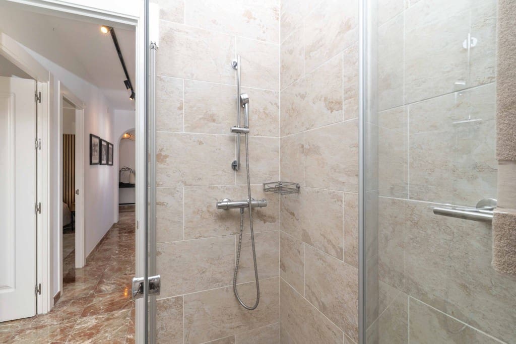 3 soveværelse Villa til salg i Mijas Costa med swimmingpool - € 1.095.000 (Ref: 9204388)