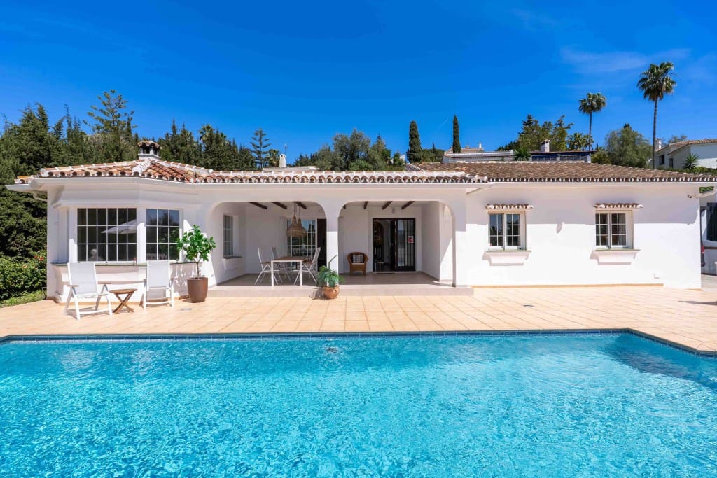 3 soveværelse Villa til salg i Mijas Costa med swimmingpool - € 1.095.000 (Ref: 9204388)