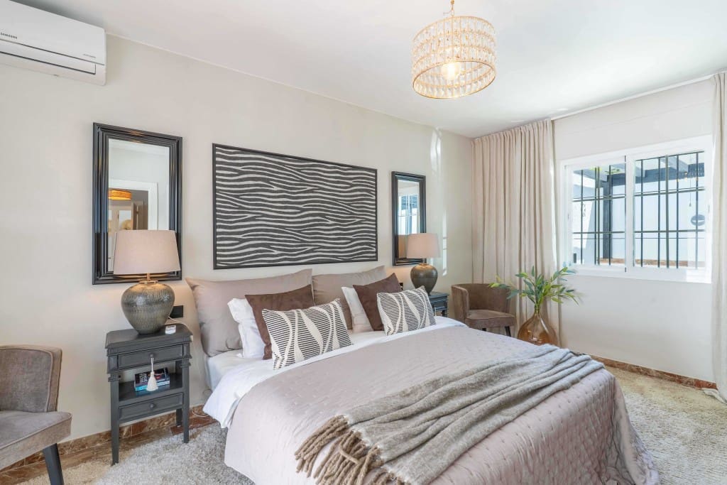 3 soveværelse Villa til salg i Mijas Costa med swimmingpool - € 1.095.000 (Ref: 9204388)