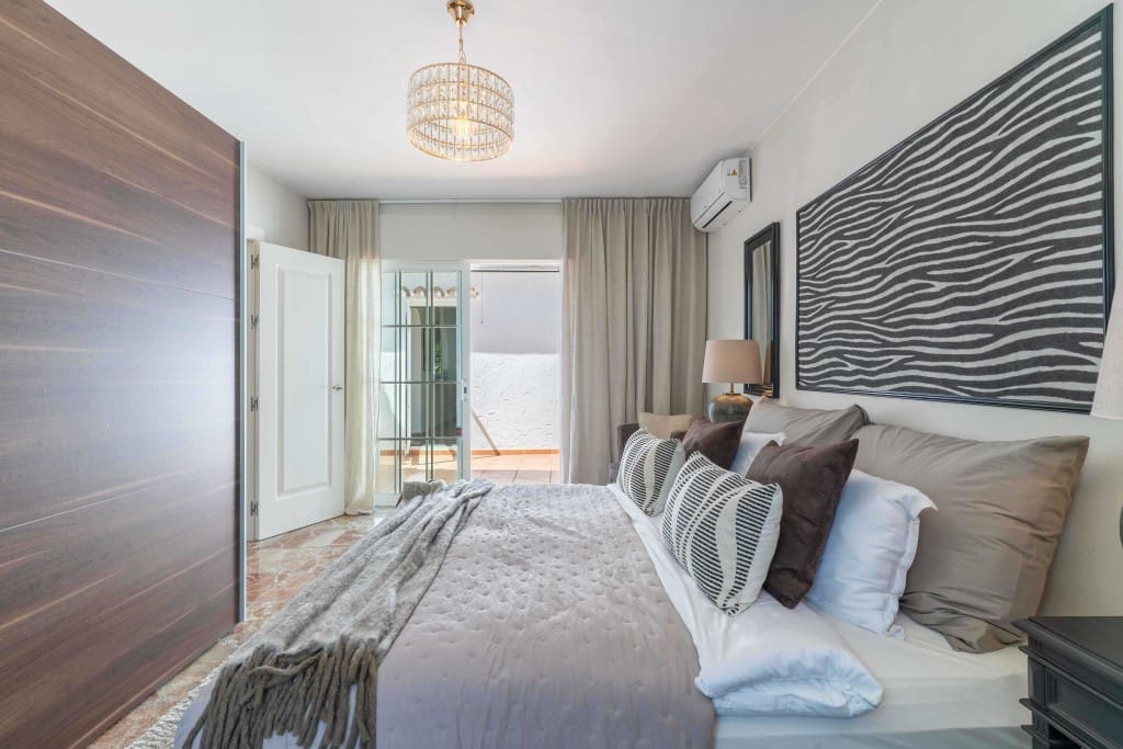 3 soveværelse Villa til salg i Mijas Costa med swimmingpool - € 1.095.000 (Ref: 9204388)