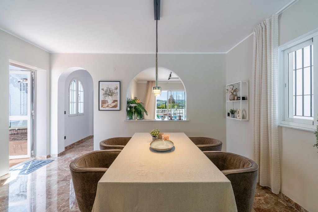 3 soveværelse Villa til salg i Mijas Costa med swimmingpool - € 1.095.000 (Ref: 9204388)