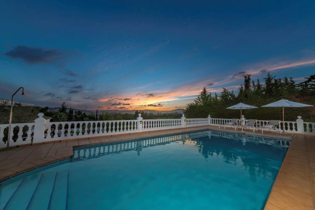 3 soveværelse Villa til salg i Mijas Costa med swimmingpool - € 1.095.000 (Ref: 9204388)