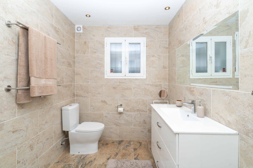 3 soveværelse Villa til salg i Mijas Costa med swimmingpool - € 1.095.000 (Ref: 9204388)