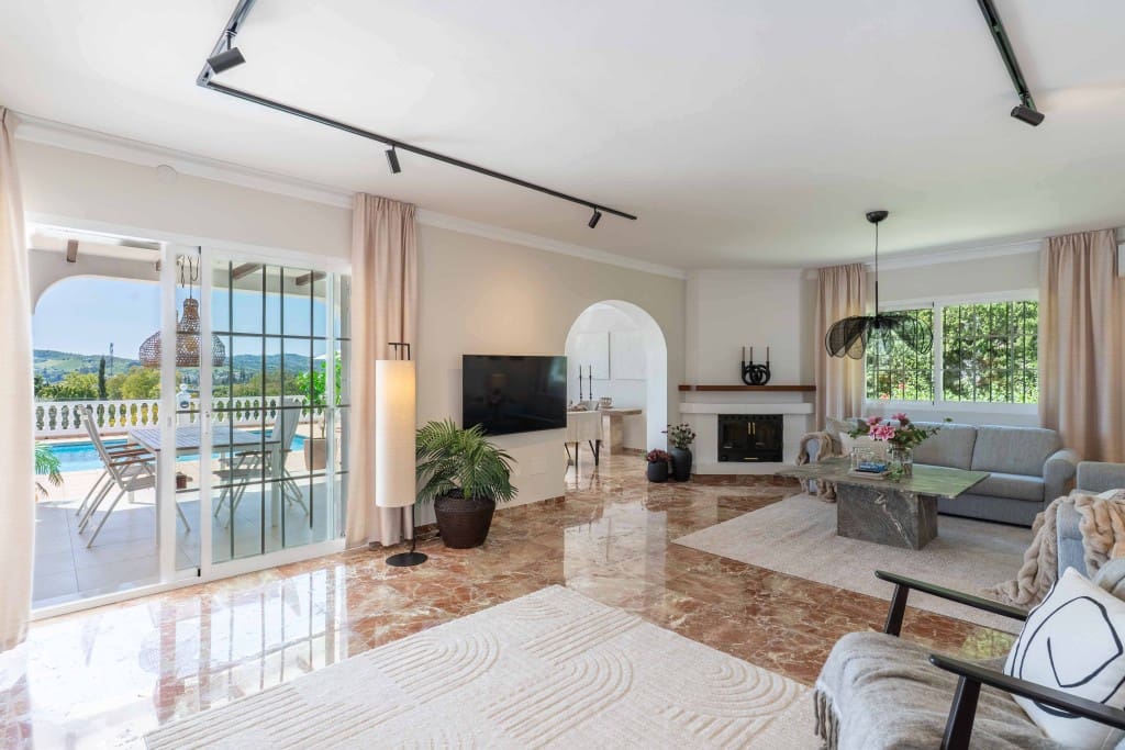 3 soveværelse Villa til salg i Mijas Costa med swimmingpool - € 1.095.000 (Ref: 9204388)