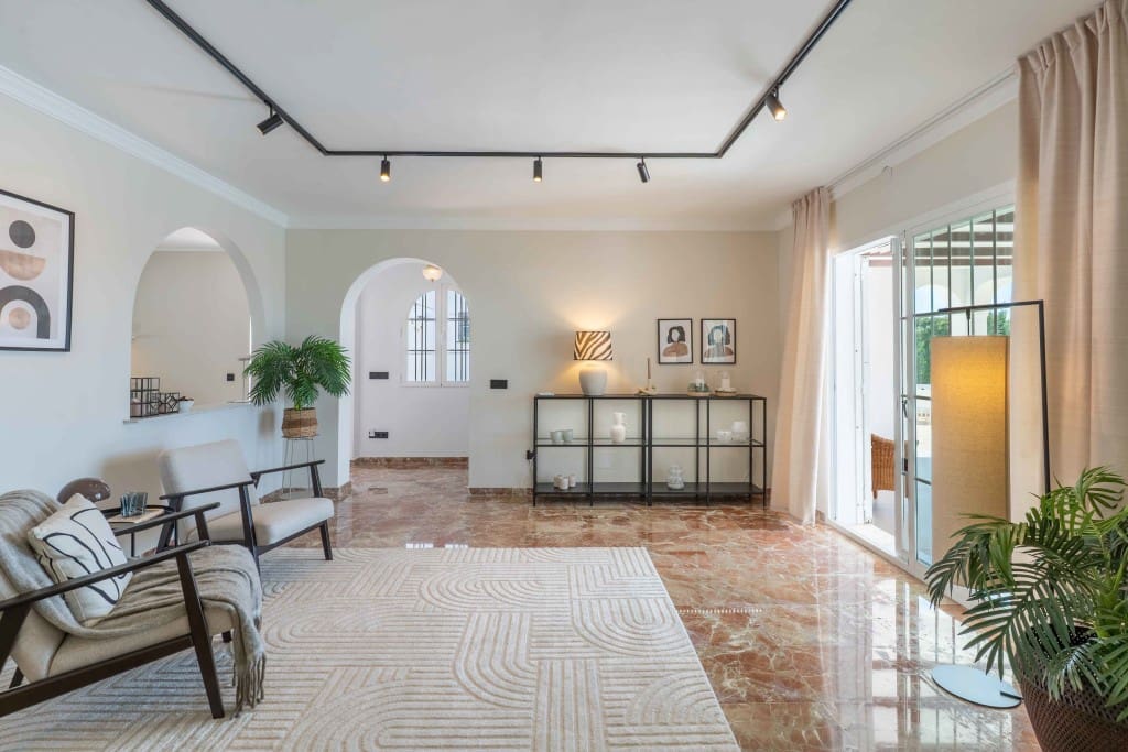 3 soveværelse Villa til salg i Mijas Costa med swimmingpool - € 1.095.000 (Ref: 9204388)