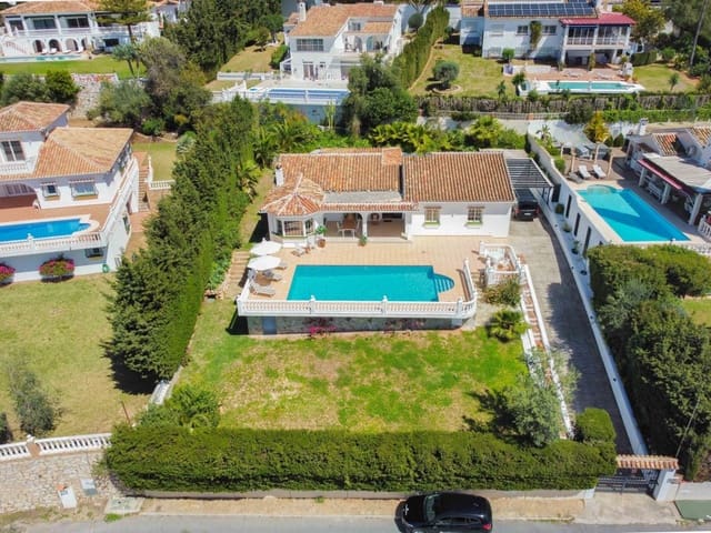 3 soveværelse Villa til salg i Mijas Costa, Mijas med swimmingpool - € 1.095.000 (Ref: 9204388)