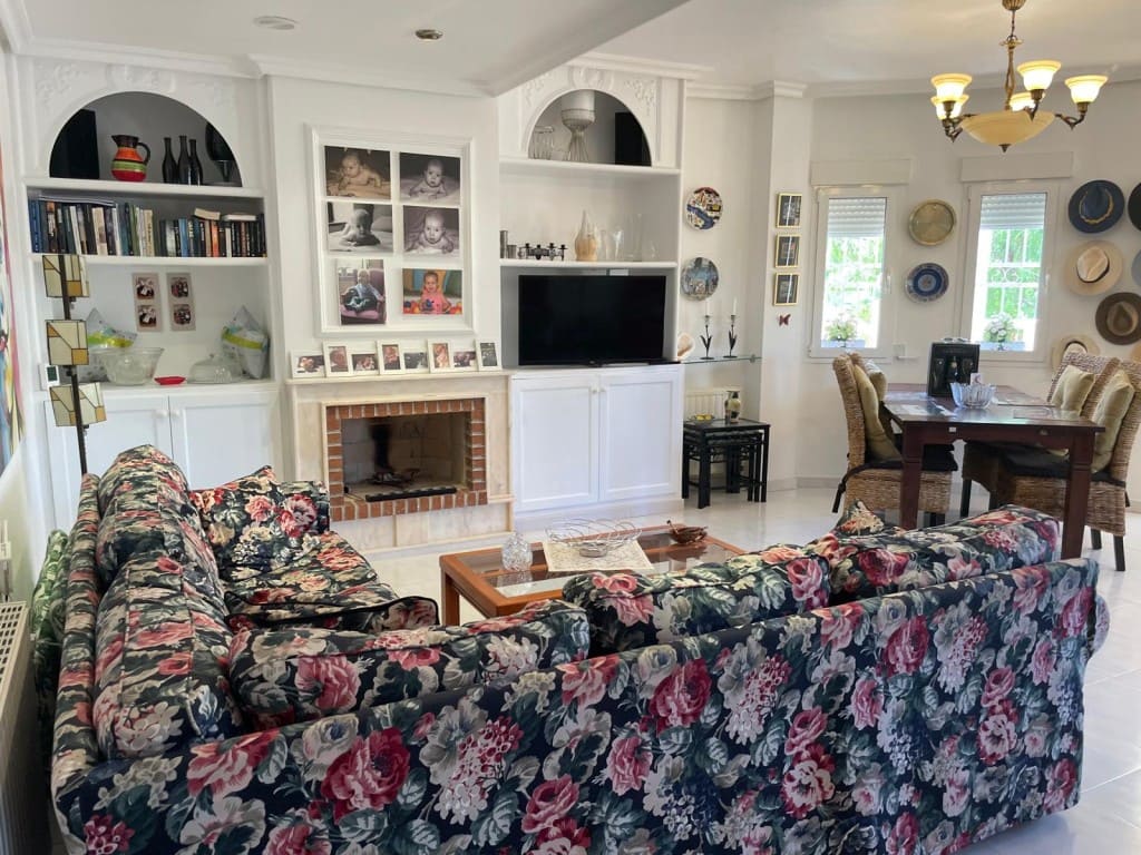 4 sovrum Villa till salu i La Zenia med pool - 570 000 € (Ref: 9208221)